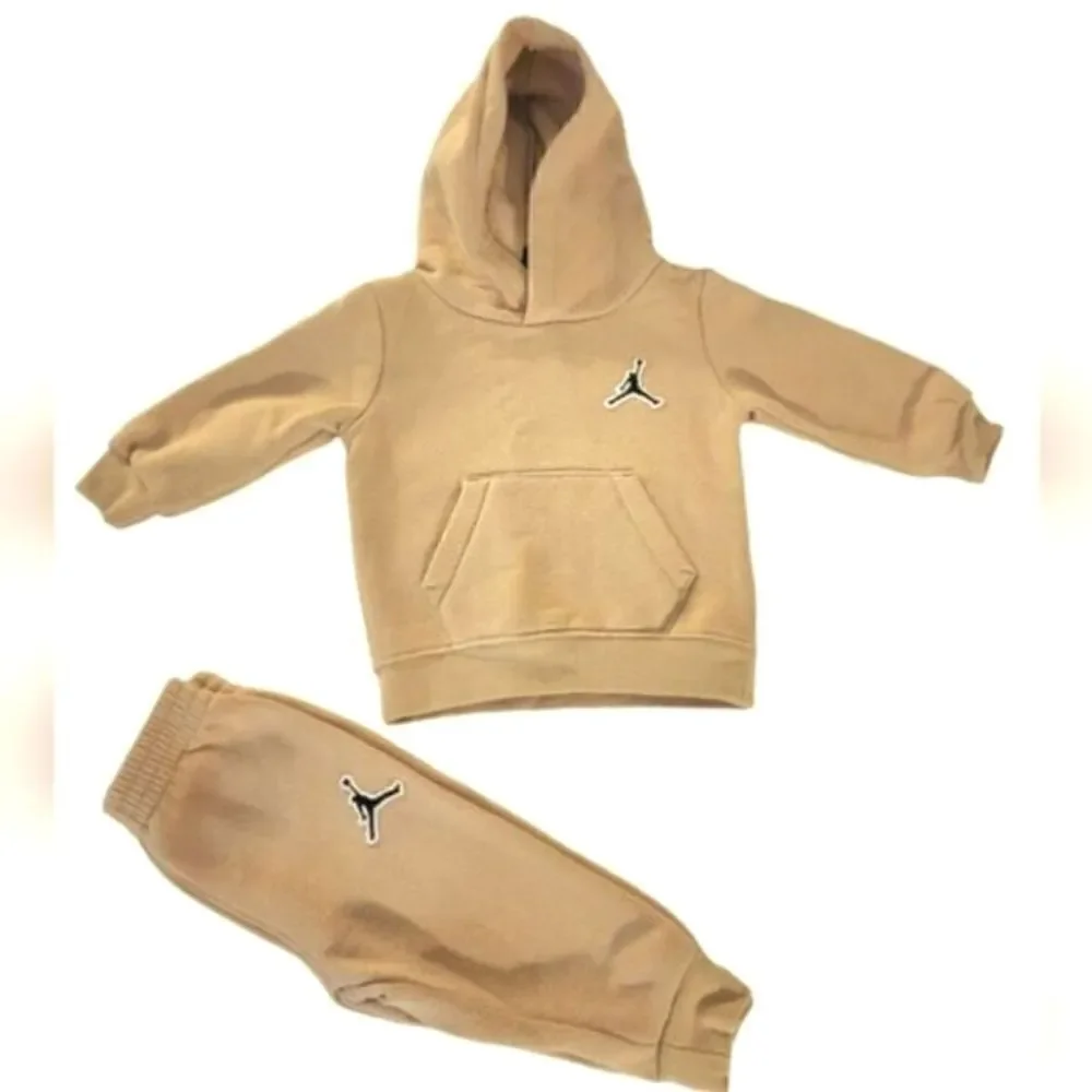 Infant Jordan 2 peice hoodie sweat pants set